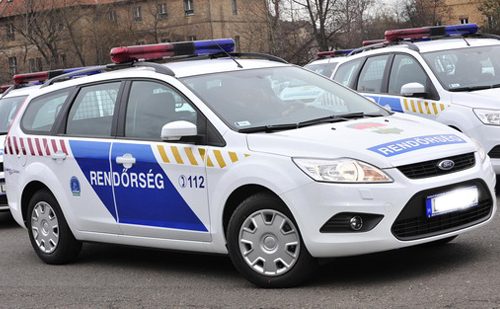 Új rendőrautót kaptak a Komárom megyei rendőrök