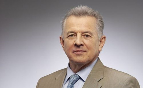 Schmitt Pál Tatabányán vállalkozókat is meglátogat