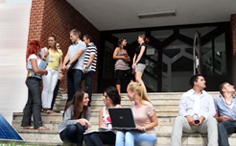 Nem csak képzést, munkát is ígérnek!