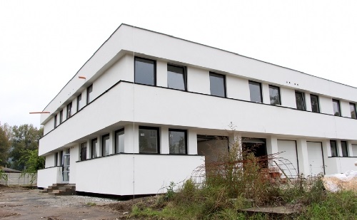 Rendőröknek alakítottak ki tíz lakást