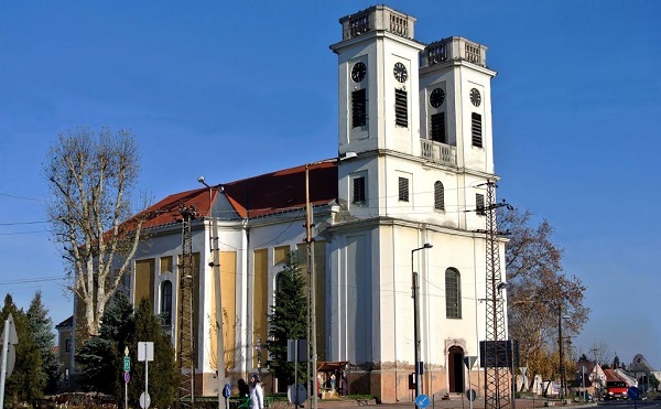 Megkezdődik a kisbéri katolikus templom felújítása
