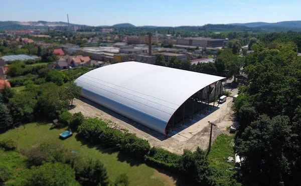 Felújítják a jégpályát Tatabányán