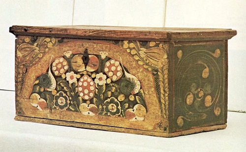 Kifestőkönyvben a komáromi ládák motívumai 