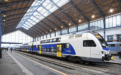 Már emeletes vonatok is közlekednek Esztergom és Budapest között