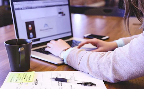 A tatabányai óvodák és bölcsődék új honlapokra pályázhatnak