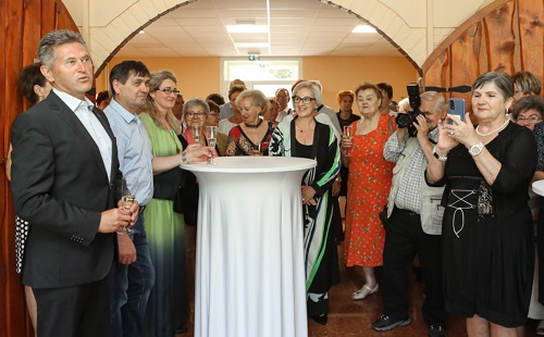 Átadták a felújított művelődési házat Tatabányán